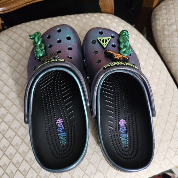 Harry POTTER Crocs- Iridescent Green and PURPLE - Picture 2 of 2